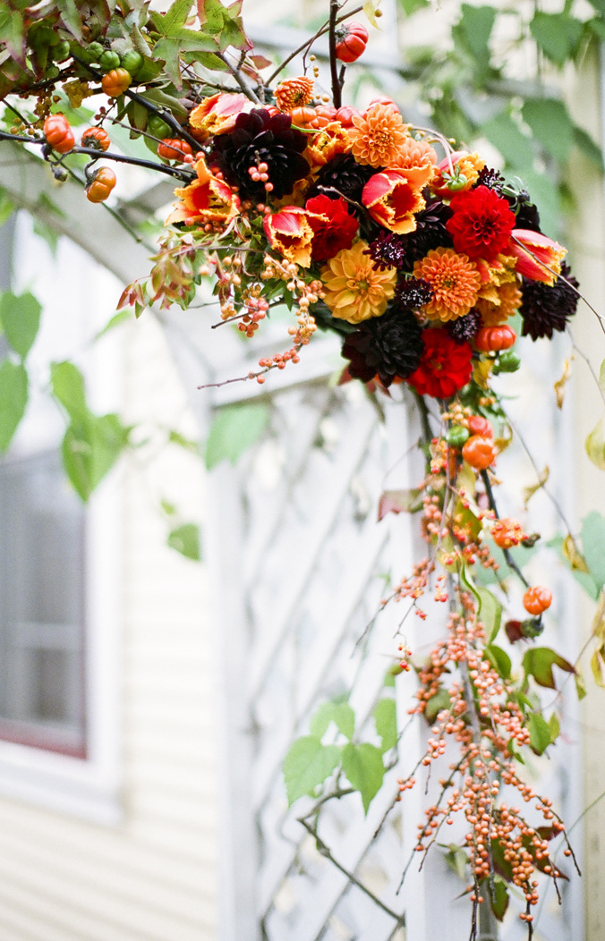 floral design with fall color palette, where to buy dahlias